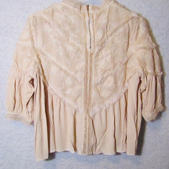 Ivory lace Victorian style top w balloon sleeves - Picture 5 of 8